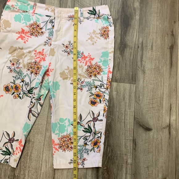 St. John’s Bay Gorgeous Floral Capris by St. John’s Bay Size 12P - Picture 7 of 10
